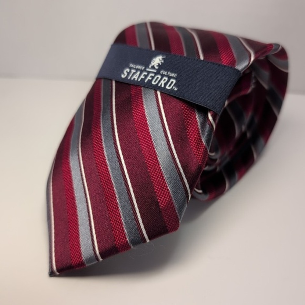 New Stafford Essentials Diagonal Striped Red Gray Mens Neck Tie 58x3.25 Narrow - Picture 2 of 6